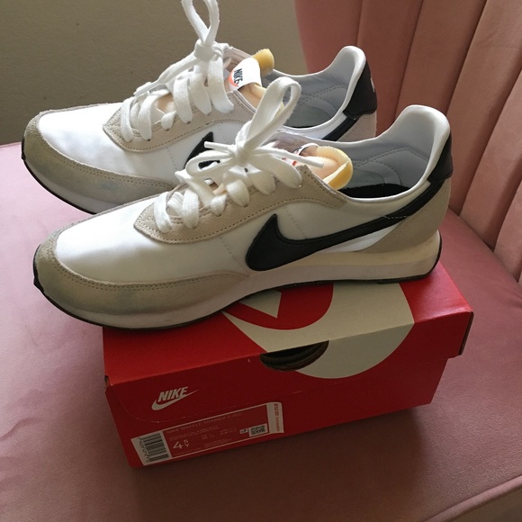 Nike White and Black Waffle Sneakers Women’s 6.5 Y 4.5 - Picture 1 of 3